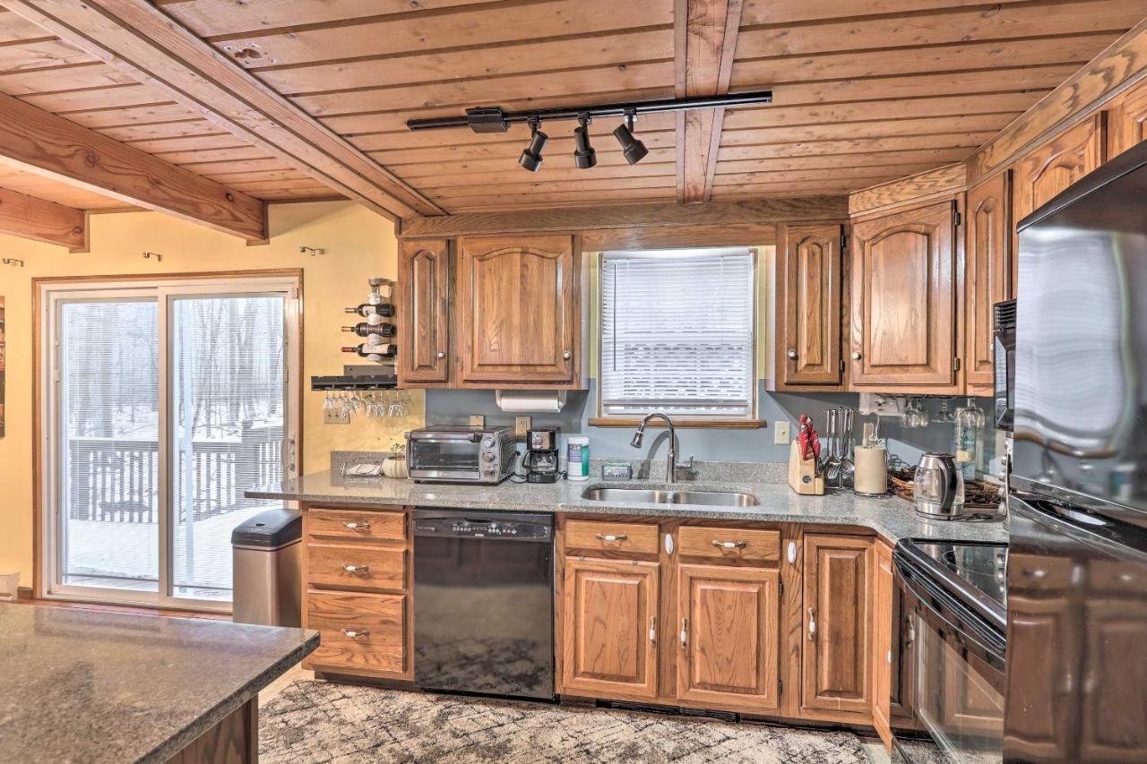 Henryville Home With Hot Tub About 5 Mi To Camelback! Exterior photo